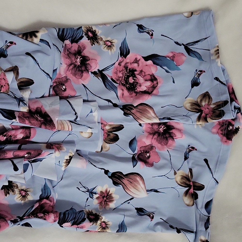 Fashion Nova Blue Floral Romper - Picture 3 of 9